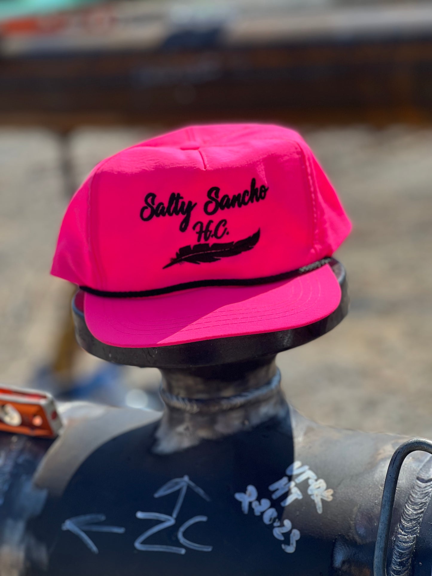 El Jefe throwback Pink and black